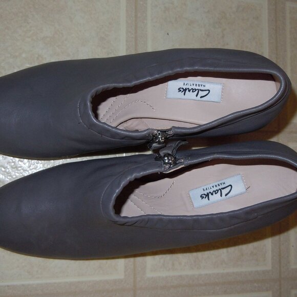CLARKS ‘GRACE LOLA’ DK GRAY LEATHER BOOTIES HEELS SIZE 9 ½ EXC COND IN BOX - Picture 6 of 8